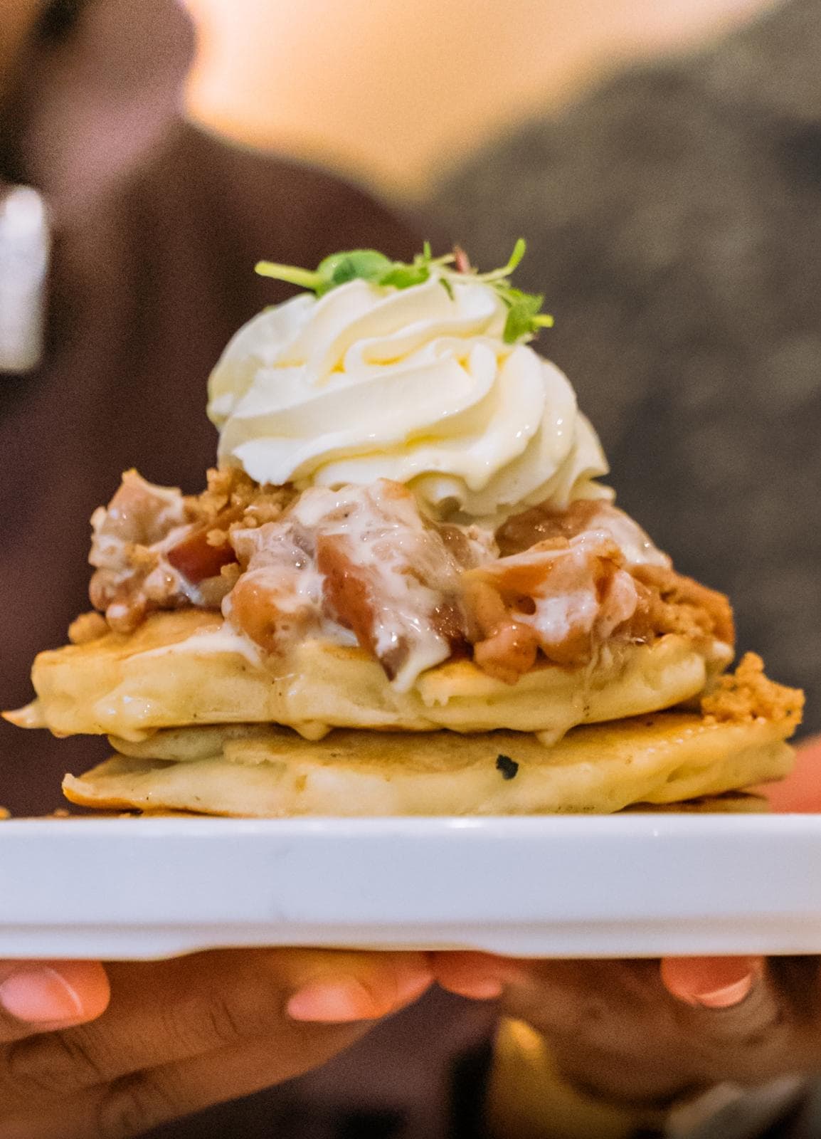Pancakes garnis de chantilly